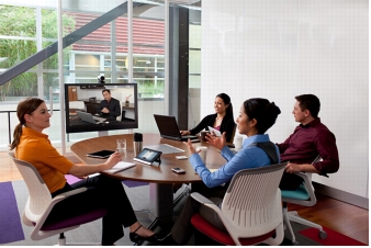 Figure 2. Cisco TelePresence MX200 in Small Team Room Environment